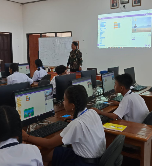 Pelatihan Coding Pelajar SMP